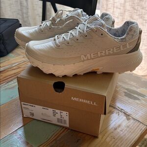 Merrell Cream Agility Peak 5 Athletic Shoes